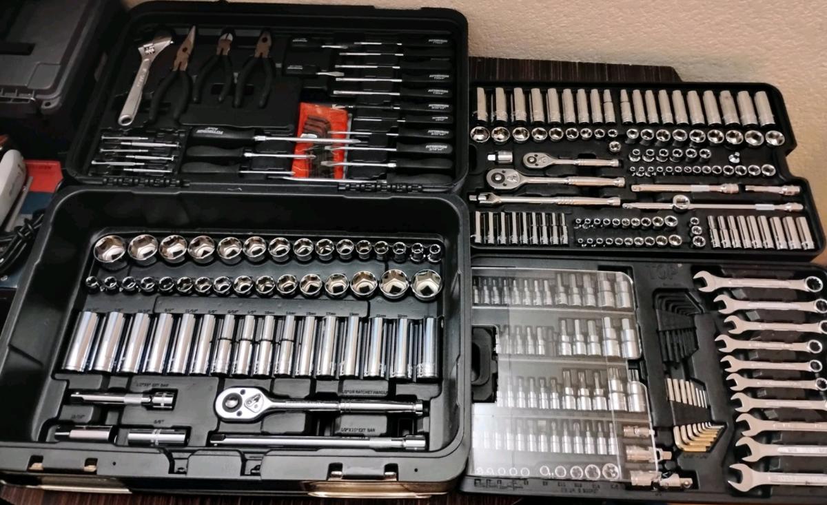 Pittsburgh black tool set - Riverside, California