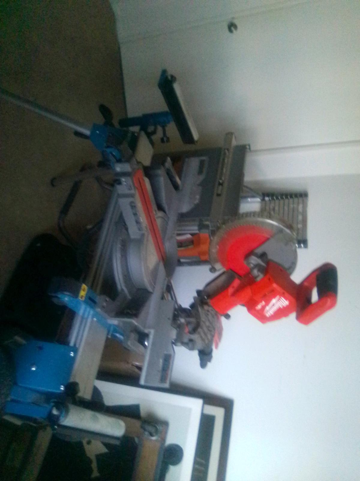 Milwaukee fuel 10 in compound slide minor and stand