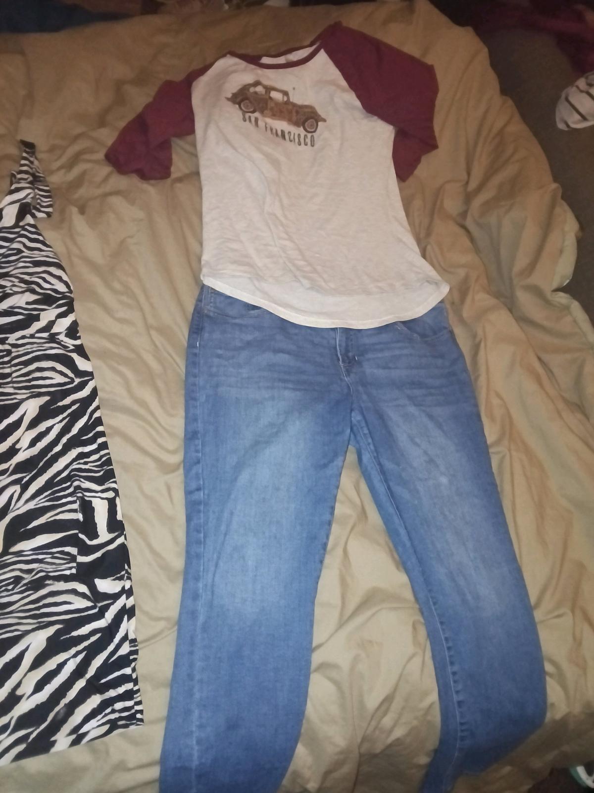 womens clothes - Modesto, California - FleaMarketBay