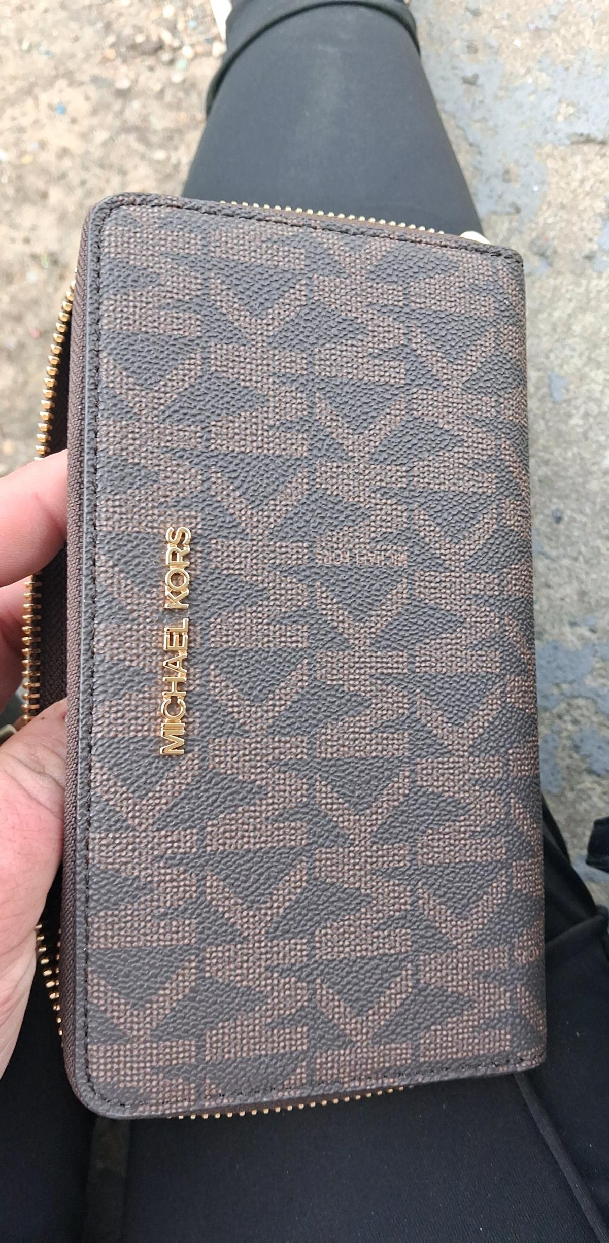 Micheal kors wallet - Burlington, North Carolina - FleaMarketBay