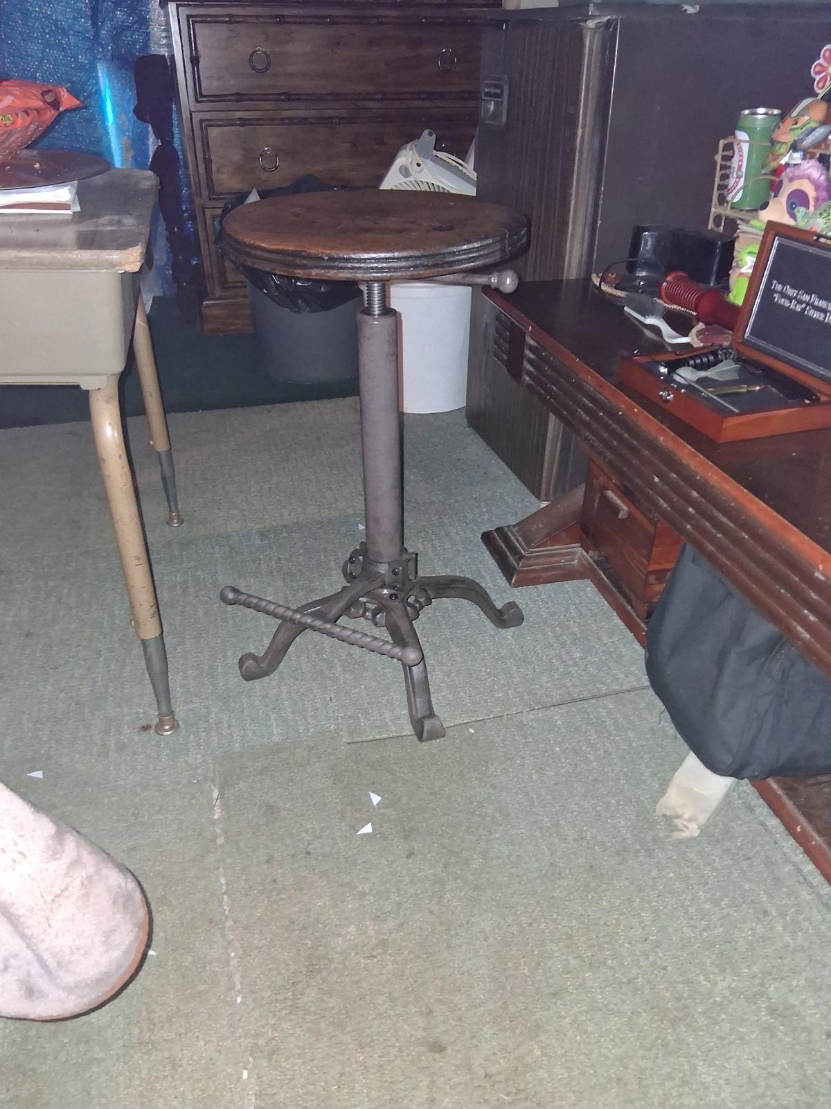 antique piano stool - Herrin, Illinois - FleaMarketBay