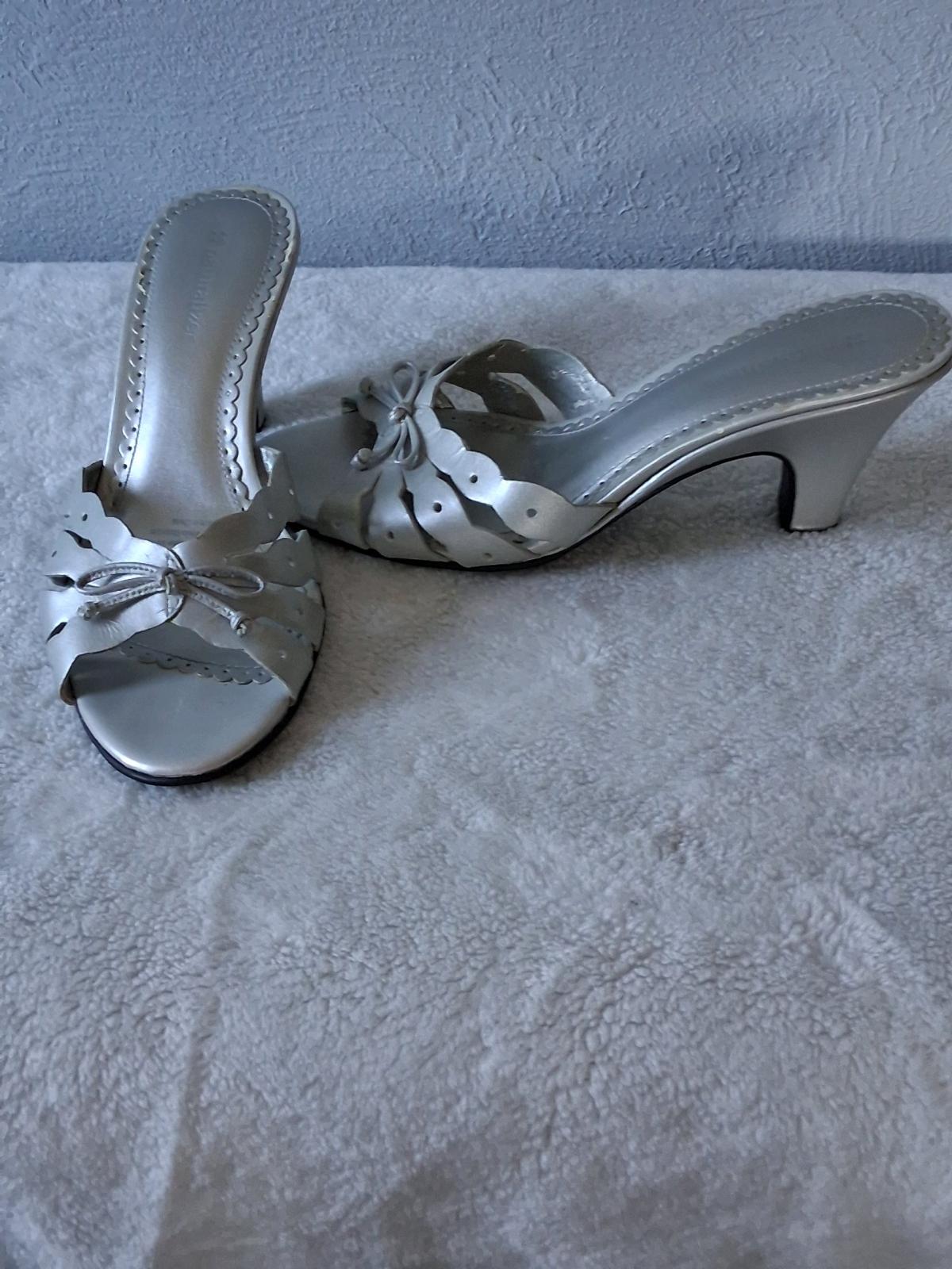 Naturalizer 7W heels - Pekin, Illinois - FleaMarketBay