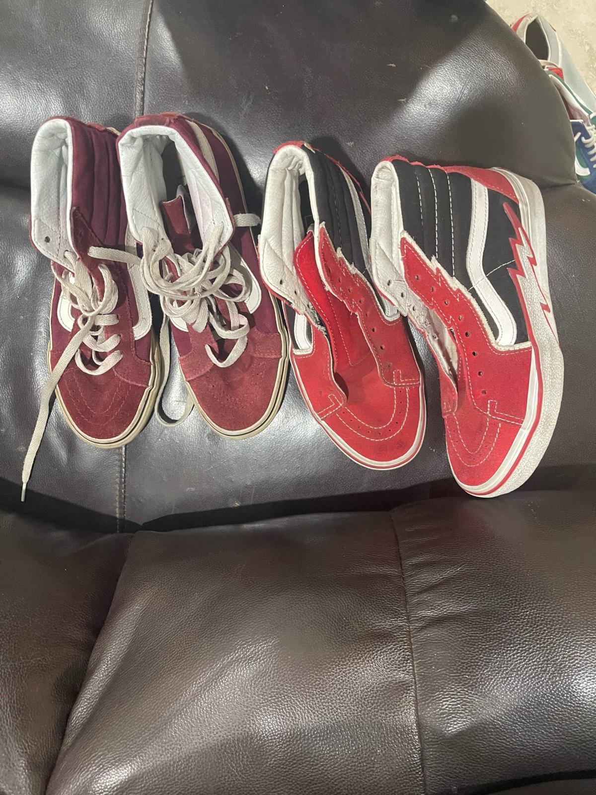 selling both of these shoes for 15 dollars - Reseda, California - FleaMarketBay