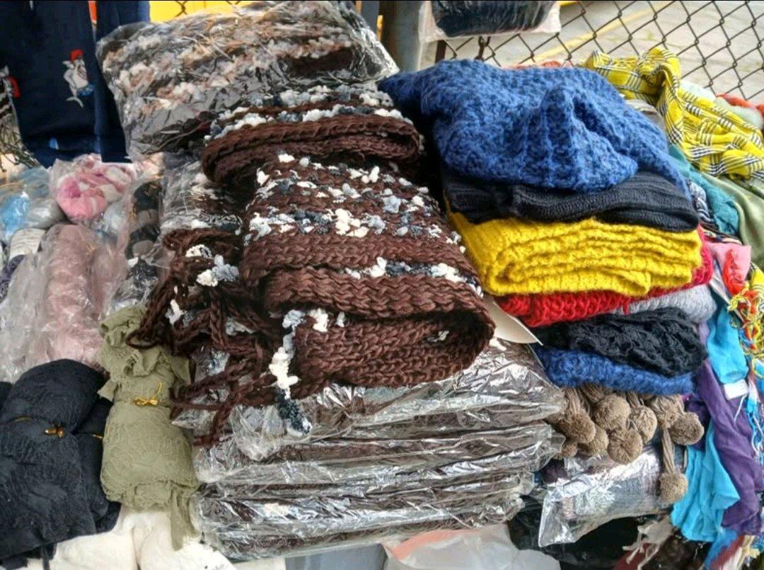 Tons of scarfs toys ect selling evrything shown - Los Angeles, California - FleaMarketBay