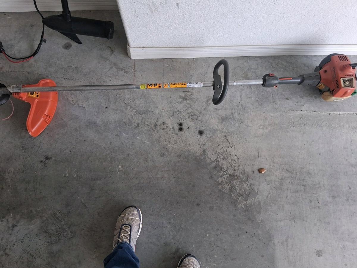 husqvanas model 323 weedwacker - Belton, Texas