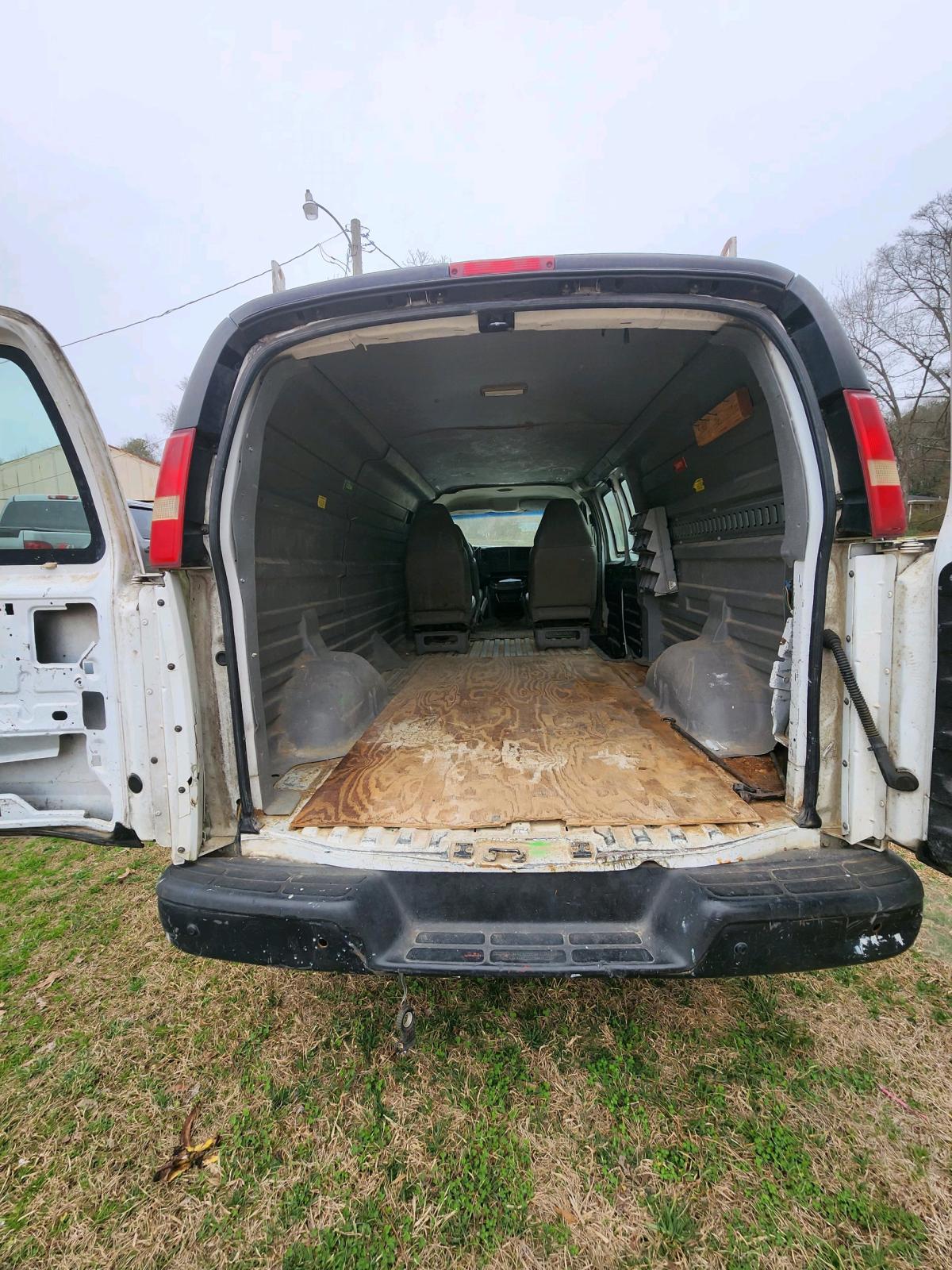van 3500 GMC chevrolet - Adamsville, Alabama - FleaMarketBay