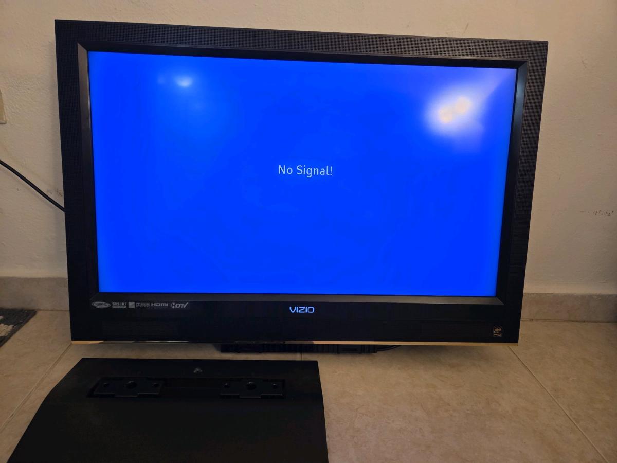 Vizio Used 37 TV not a smart TV - Hialeah, Florida