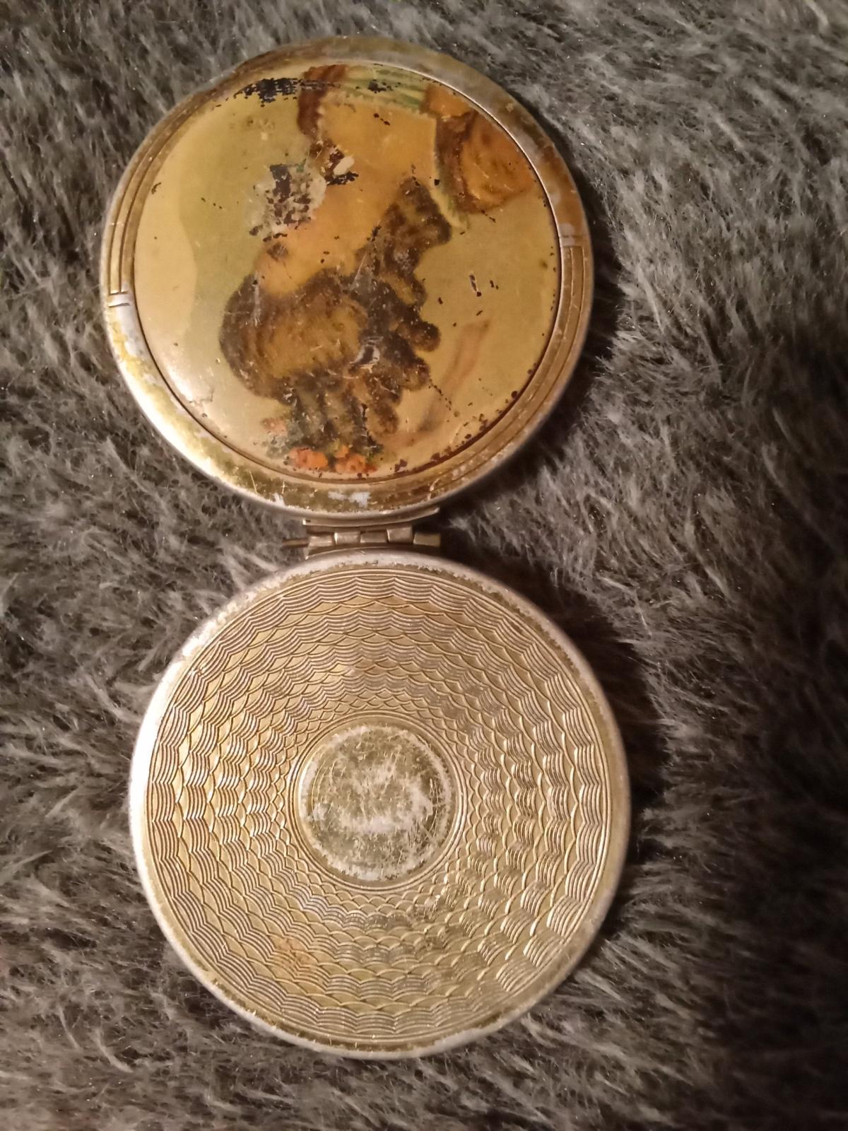 Vintage Compact Mirror - Irvine, Kentucky - FleaMarketBay