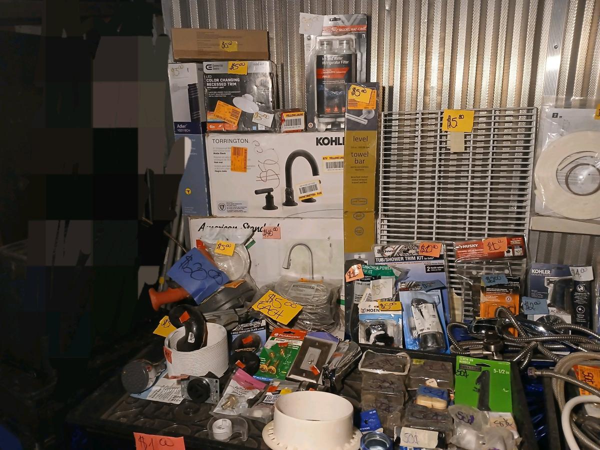 inside Maintenance And Accessories - Phoenix, Arizona - FleaMarketBay