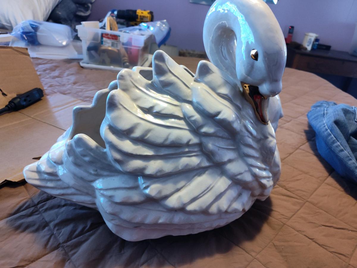 swan white mouth gold - Fresno, California - FleaMarketBay