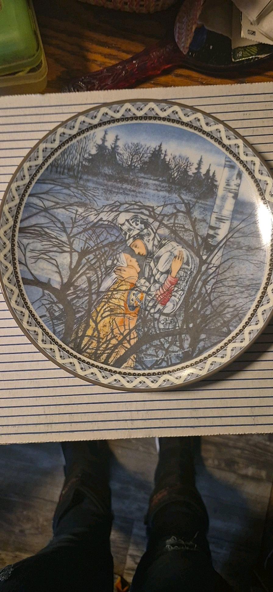 Theyre decorations declared glass plates - Lakeview, Michigan - FleaMarketBay