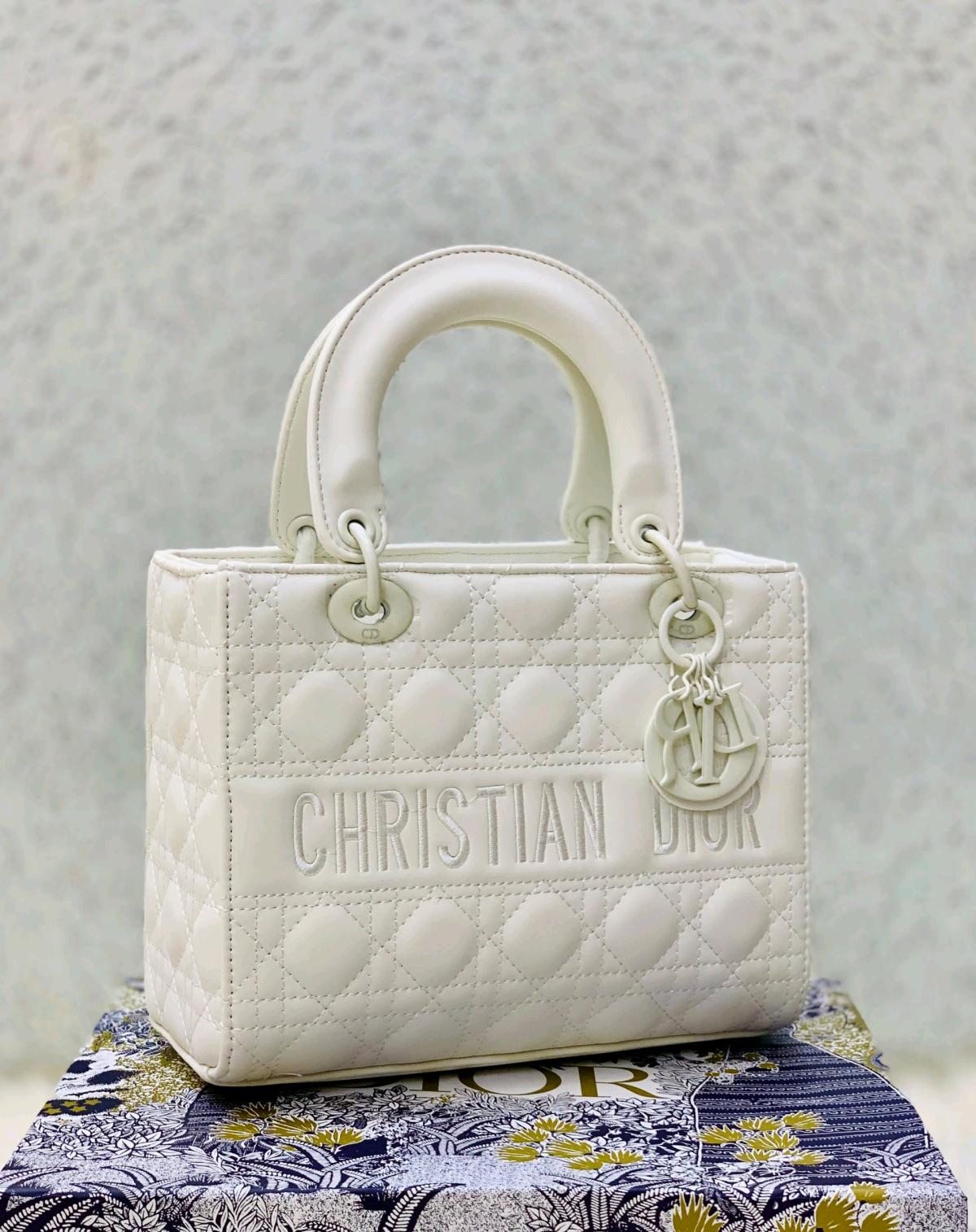 fashionable Purse - Chino, California - FleaMarketBay