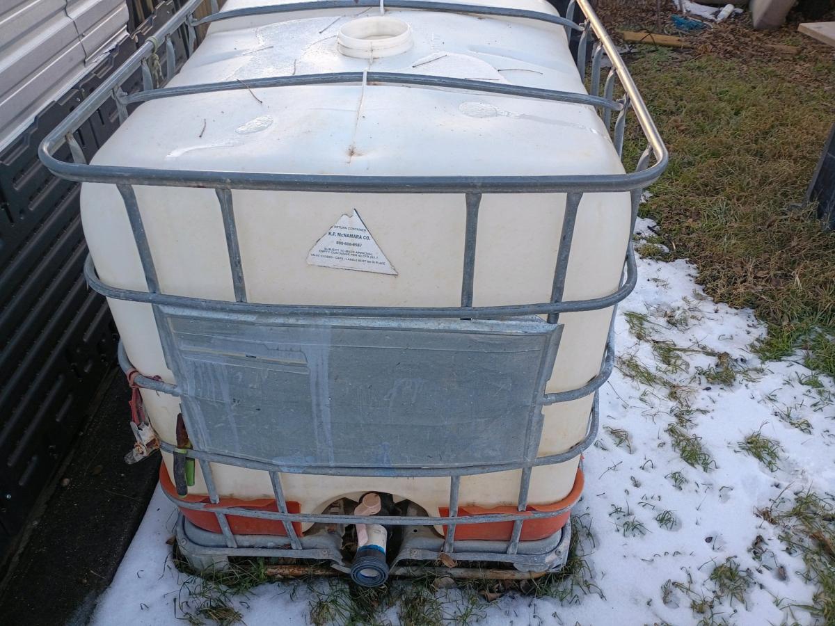 330 gallon fresh water tank with spigot - Abilene, Texas