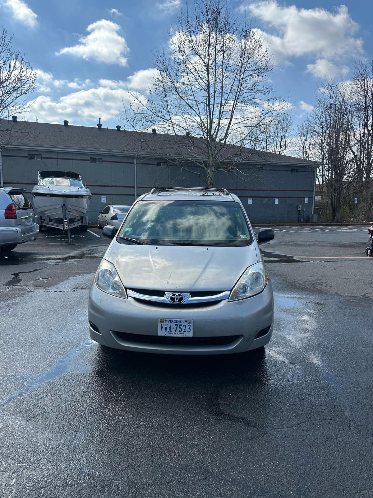 to2007 Toyota Sienna Wheelchair Van White 92k miles