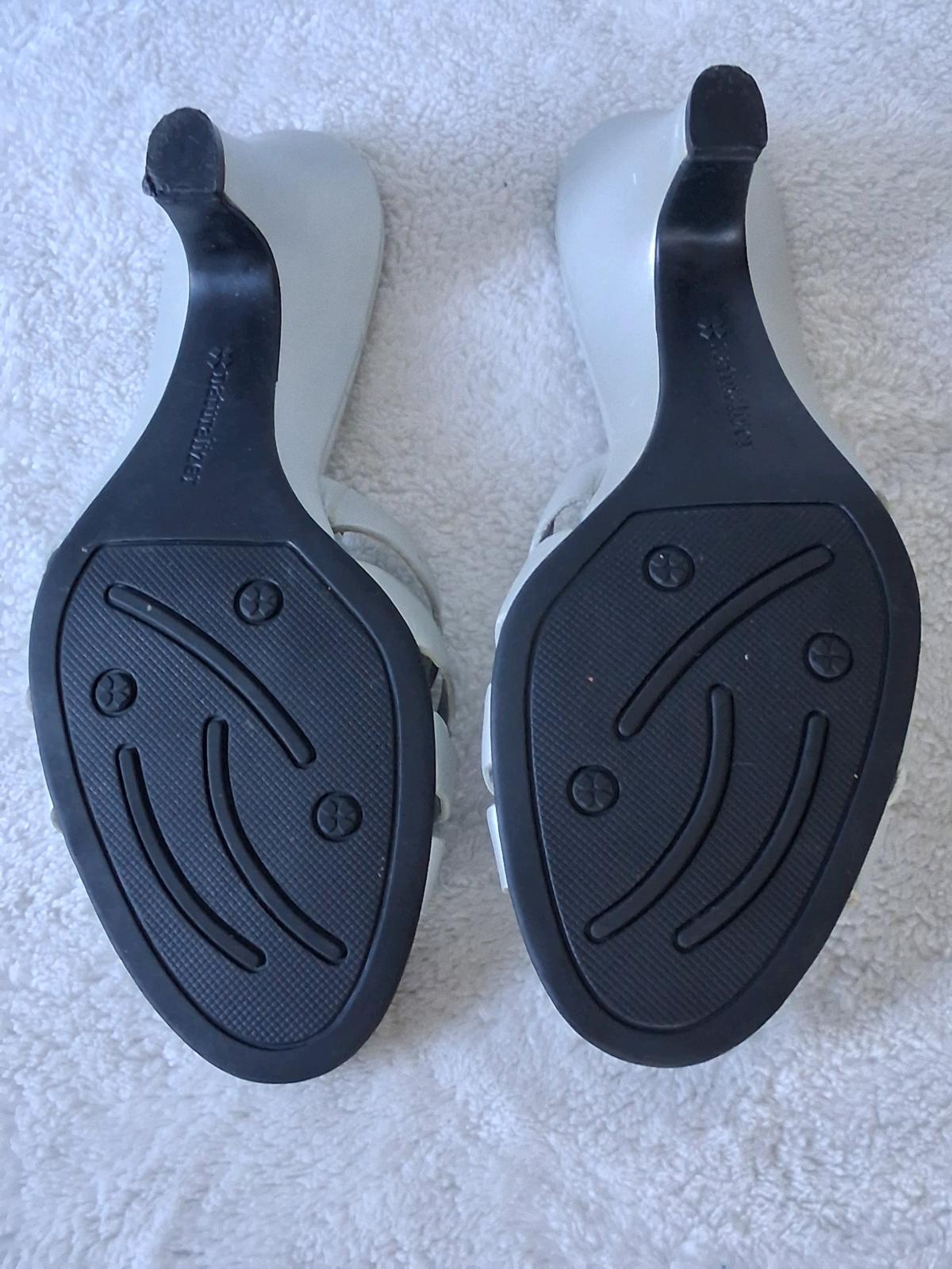 Naturalizer 7W heels - Pekin, Illinois - FleaMarketBay