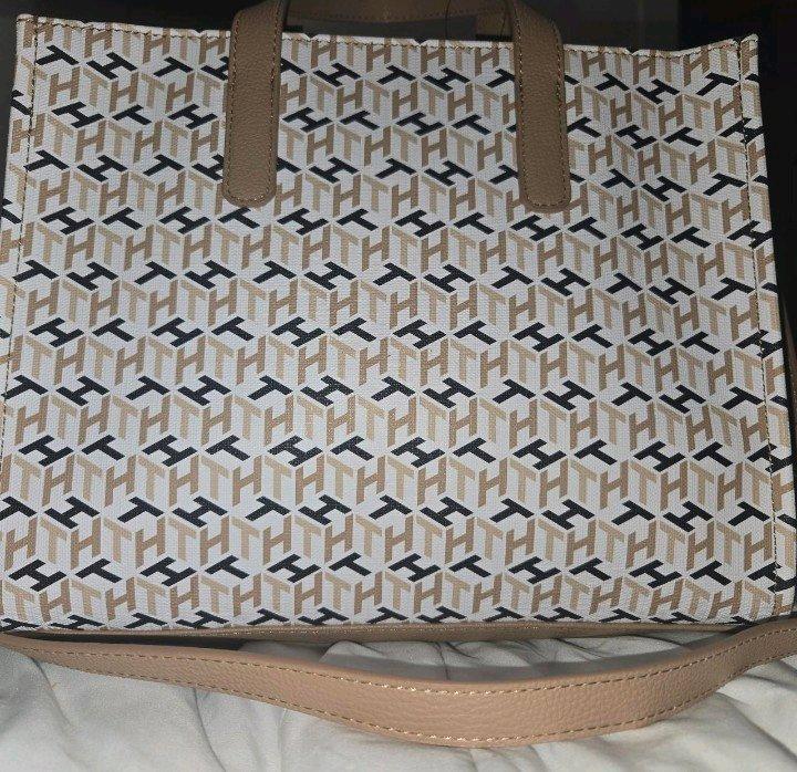 tommy Hilfiger - Houston, Texas - FleaMarketBay