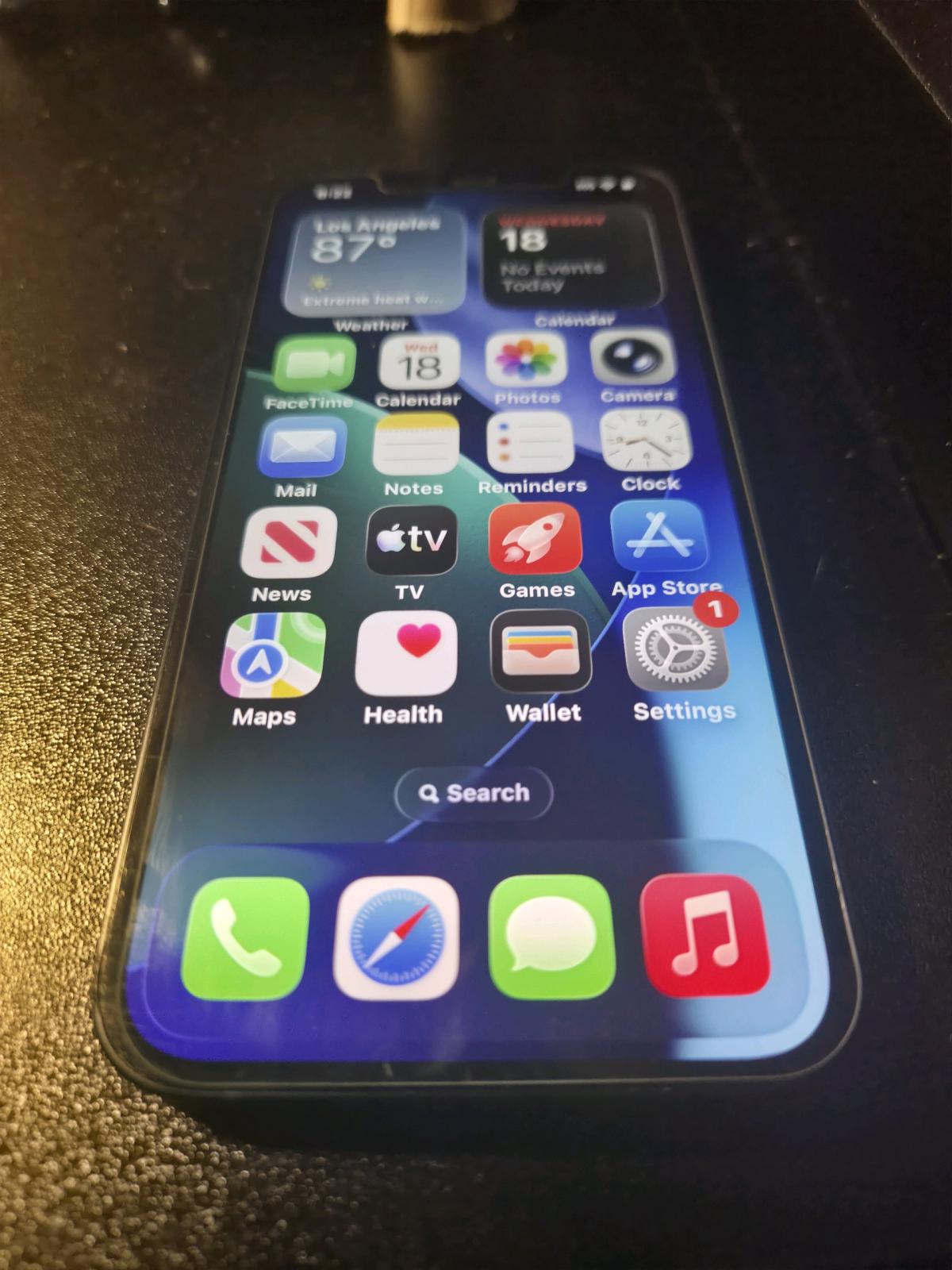 iphone 12 - Winthrop Harbor, Illinois - FleaMarketBay