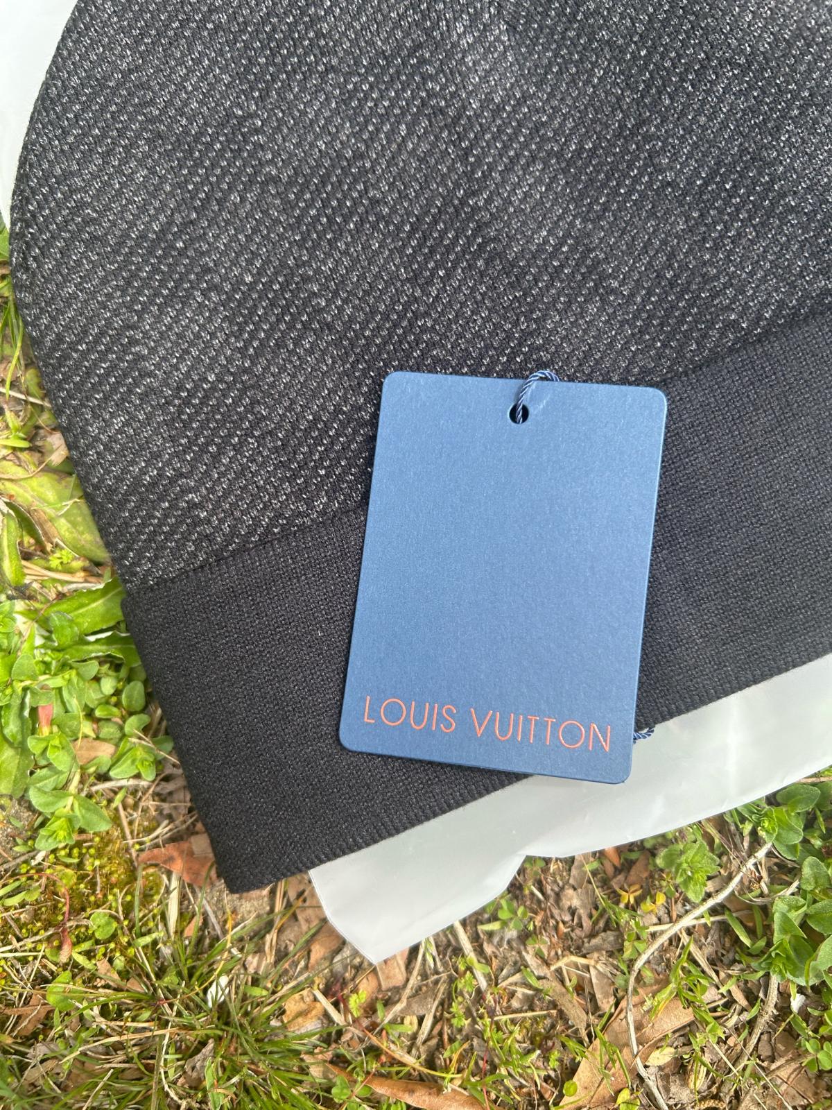 Authentic Louis Vuitton LV Knit Beanie  blac Monogram  Desig - High Point, North Carolina - FleaMarketBay