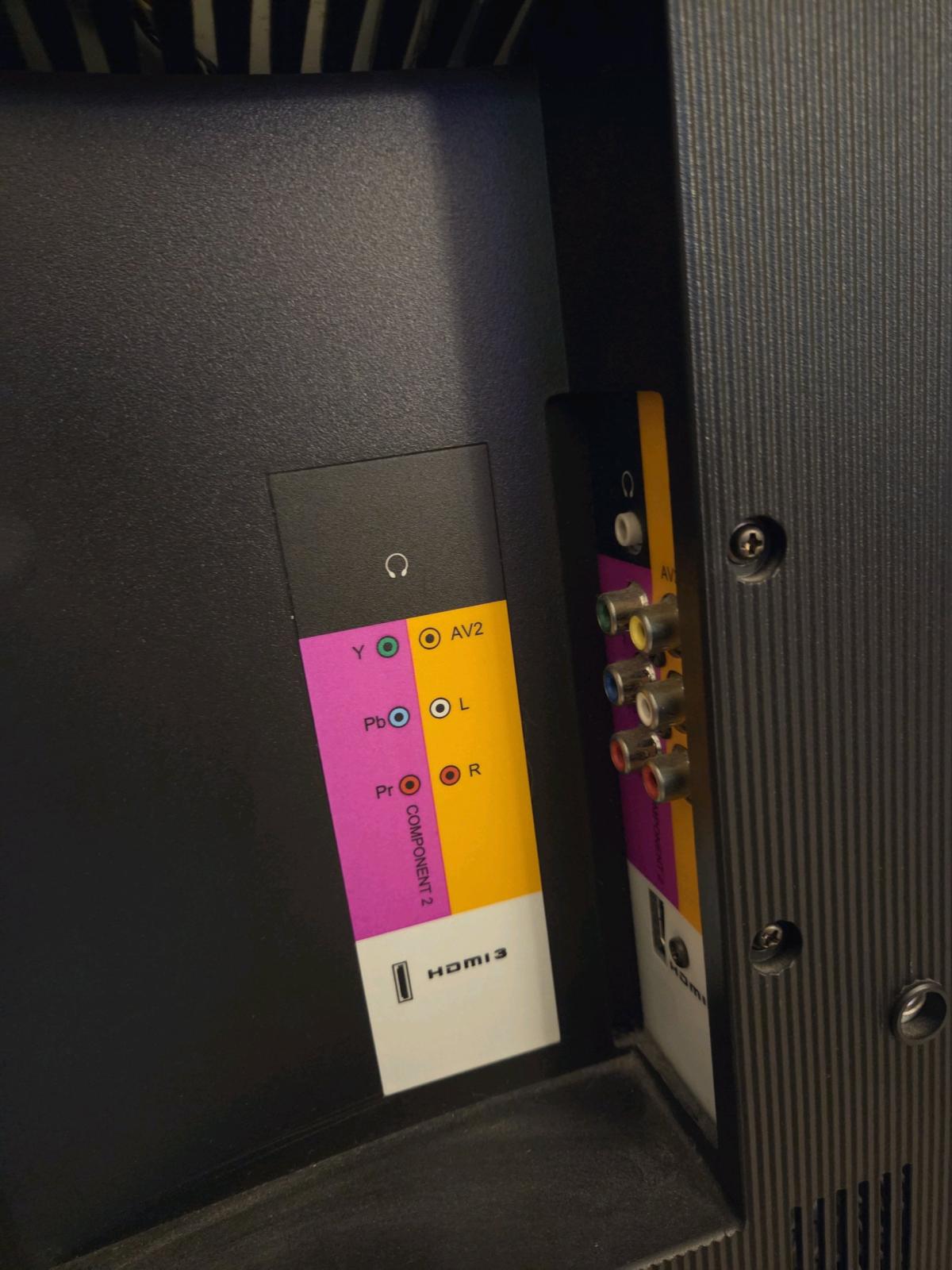 Vizio Used 37 TV not a smart TV - Hialeah, Florida - FleaMarketBay