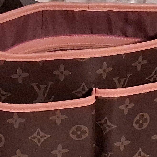 beautuful L V  shoulder bag - California City, California - FleaMarketBay