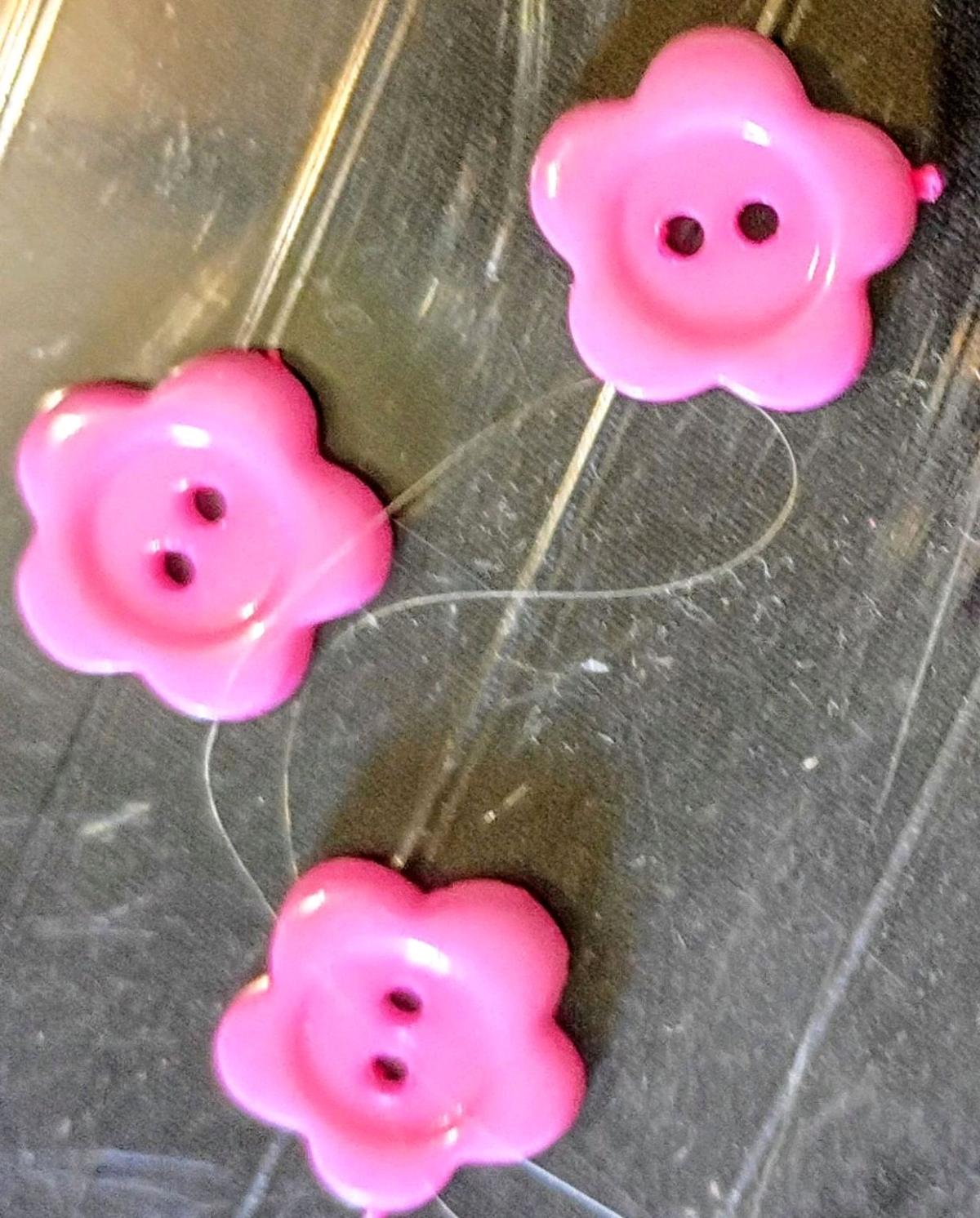 variety of vintage buttons - Elberton, Georgia - FleaMarketBay