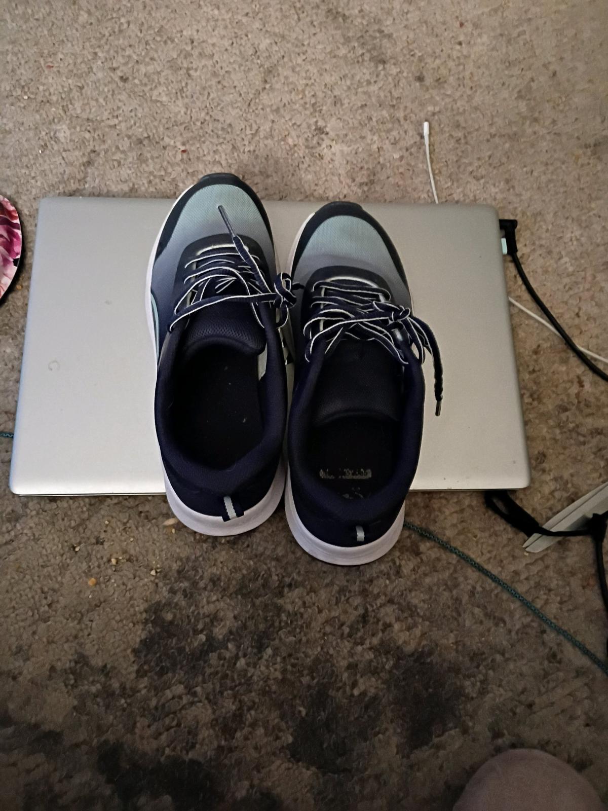 Womens sneakers - Winnebago, Illinois