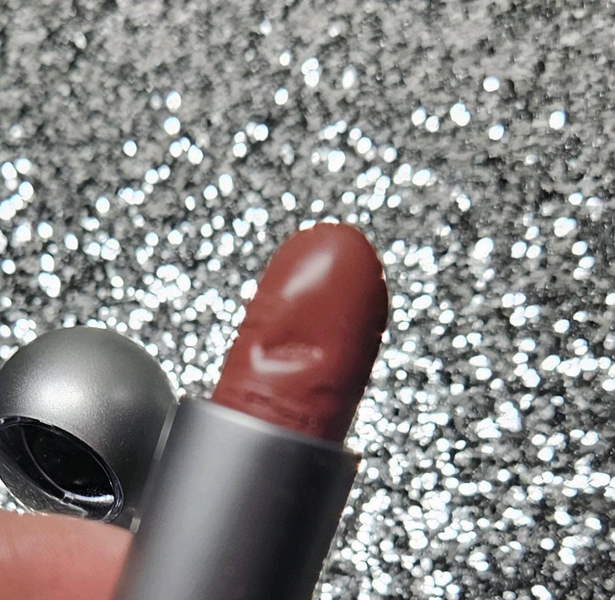 REM BEAUTY LIPSTICK - Dallas, Texas - FleaMarketBay