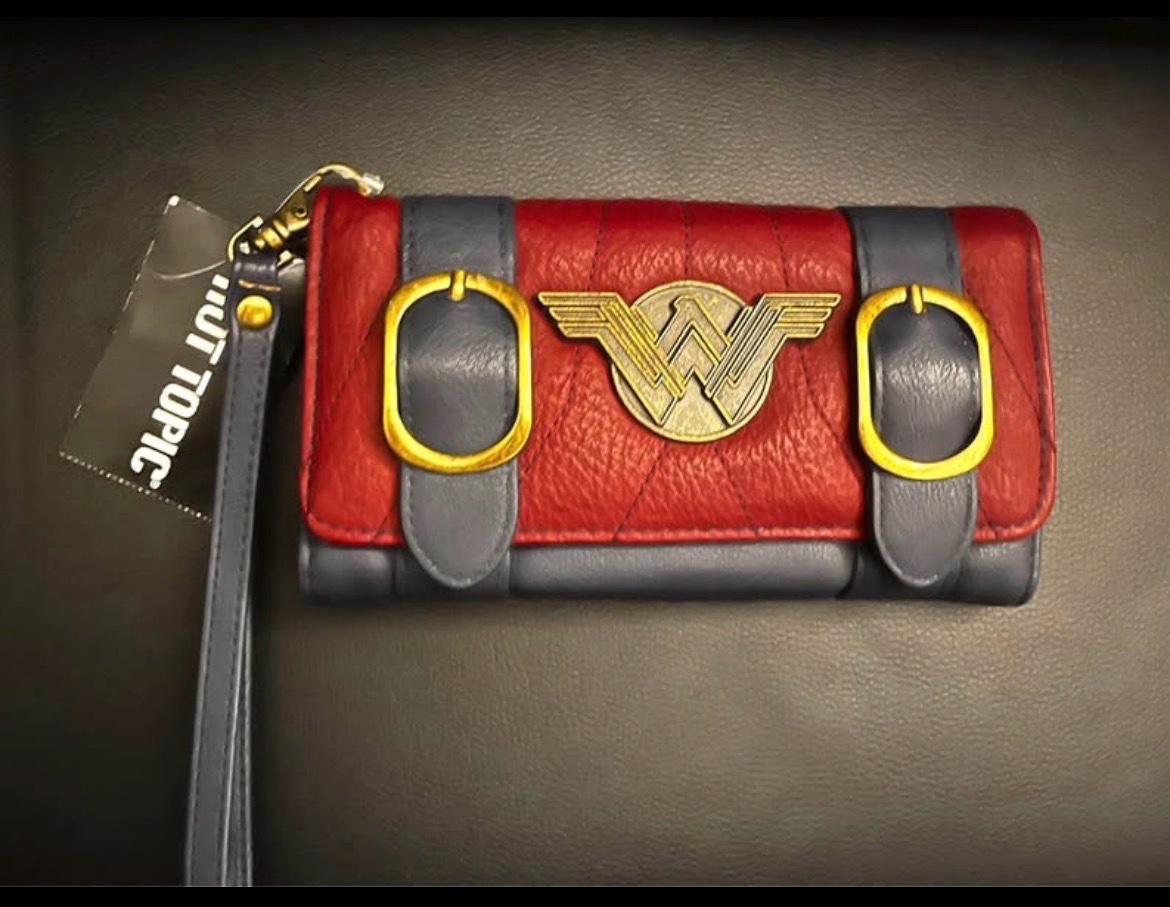 DC COMICS WONDER WOMEN SATCHEL WRISLET WALLET