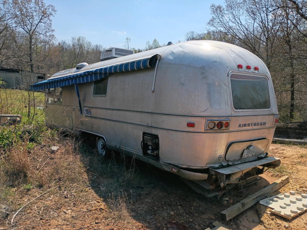 airstream land yacht sovereign - Potts Camp, Mississippi - FleaMarketBay