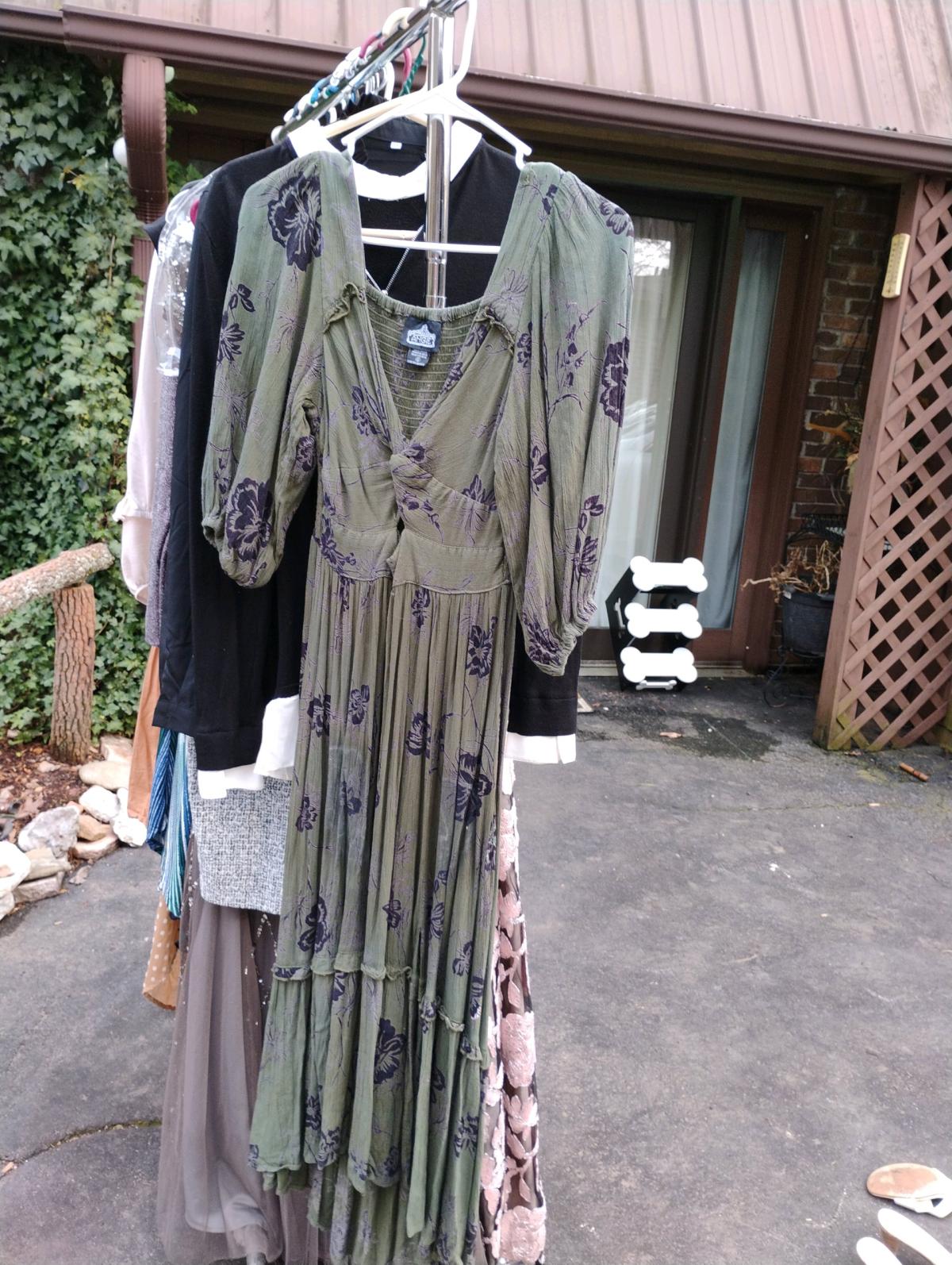 Beautiful Dresses - Murphy, North Carolina - FleaMarketBay