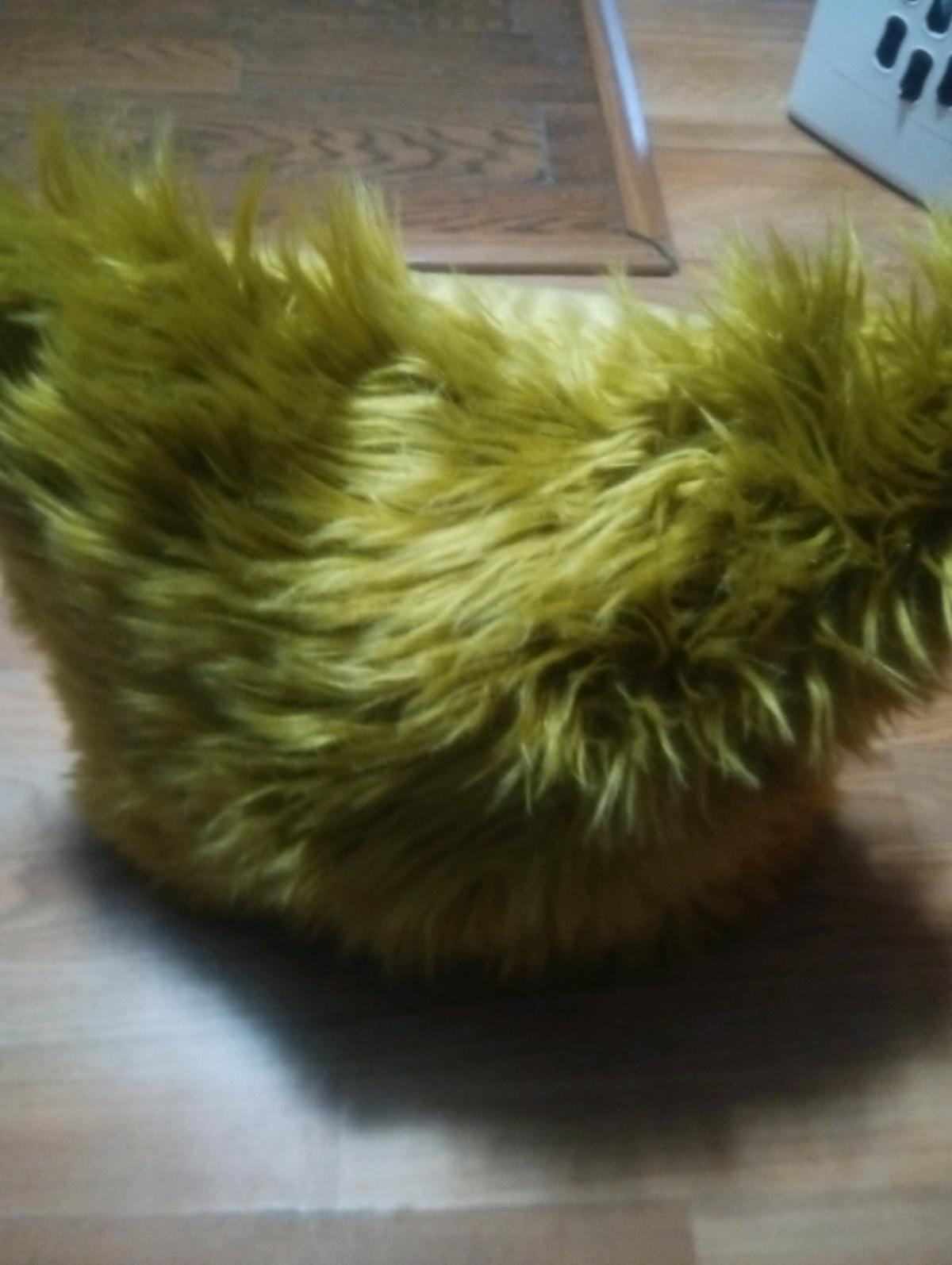 a golden fluffy pillow brand new never been used never been - Wilkes Barre, Pennsylvania - FleaMarketBay