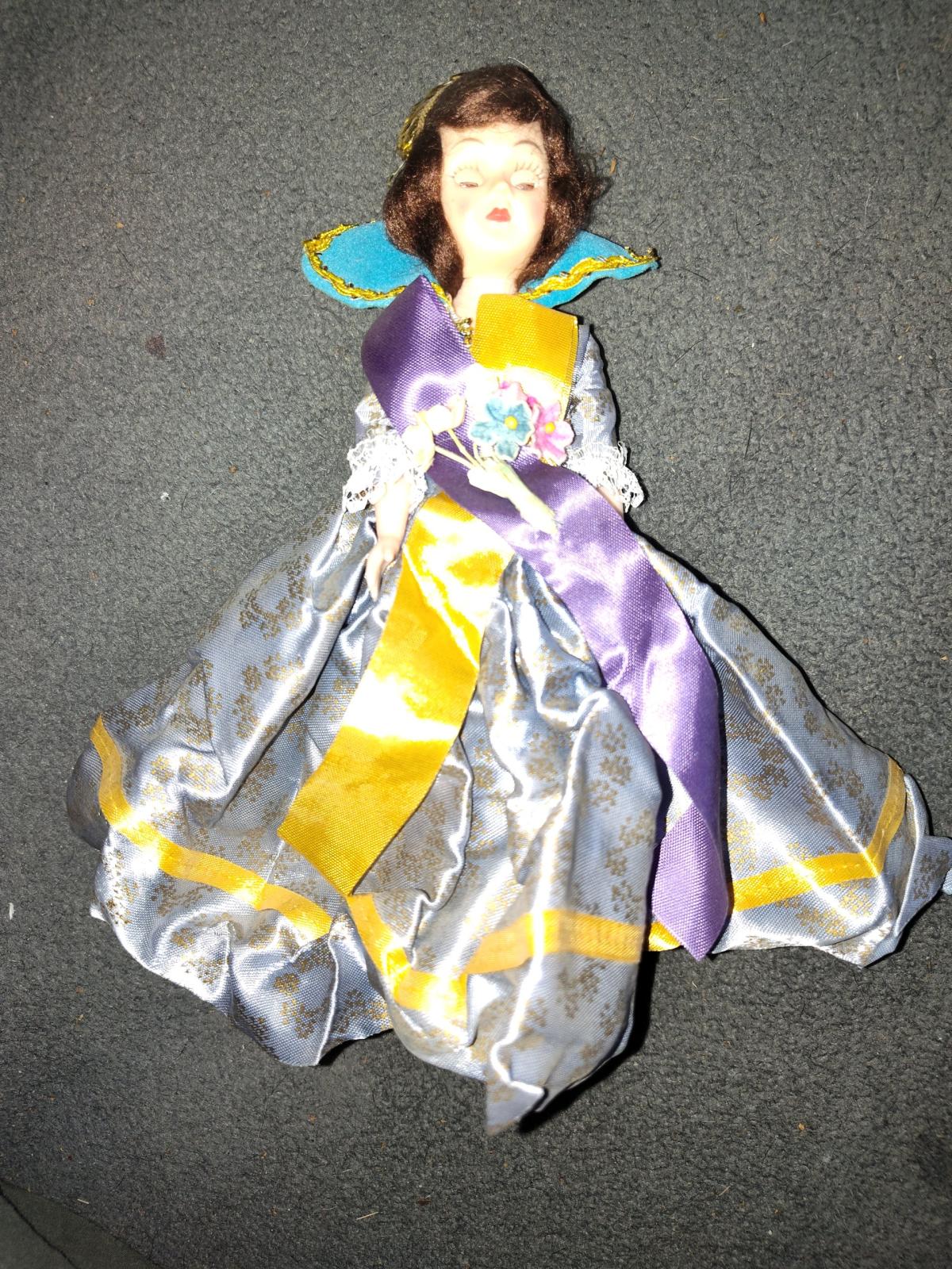 Madame Alexander dolls of the world collection 60s dolls - Red Bluff, California - FleaMarketBay