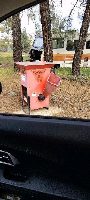 BEARCAT 6INCH WOOD CHIPPER SHREADER - Campo Seco, California - FleaMarketBay