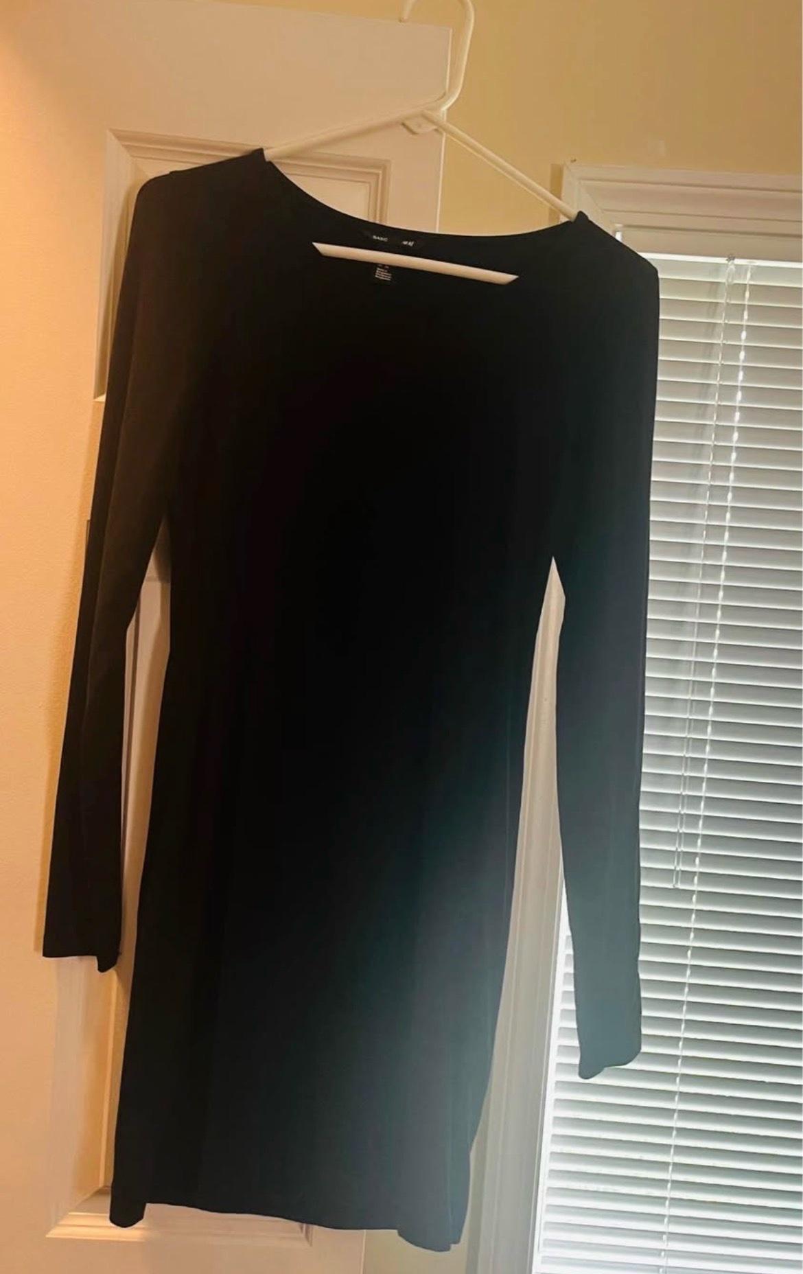 BLACK DRESS WITH LONG SLEEVES - Norwood, Massachusetts