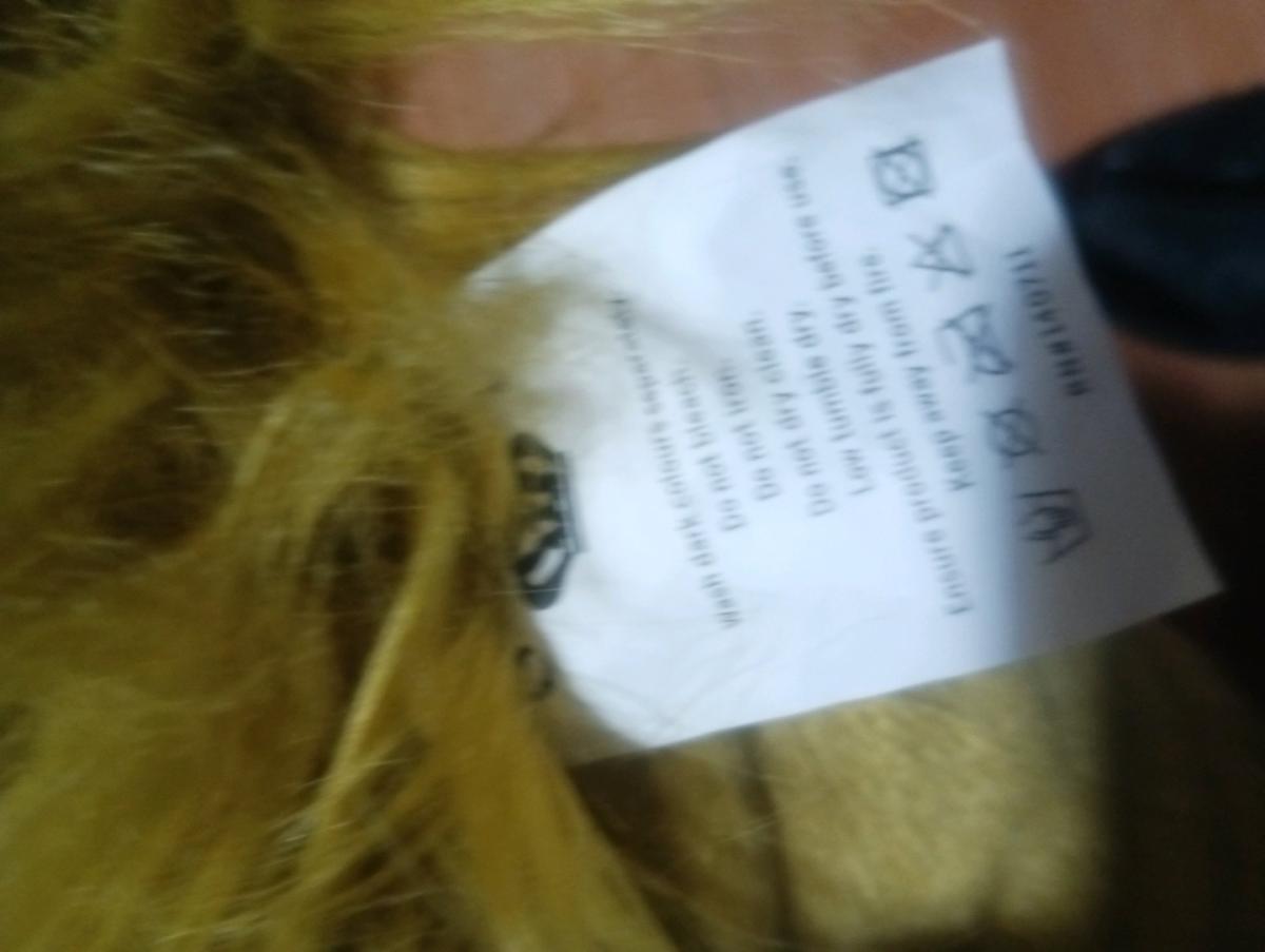 a golden fluffy pillow brand new never been used never been - Wilkes Barre, Pennsylvania - FleaMarketBay