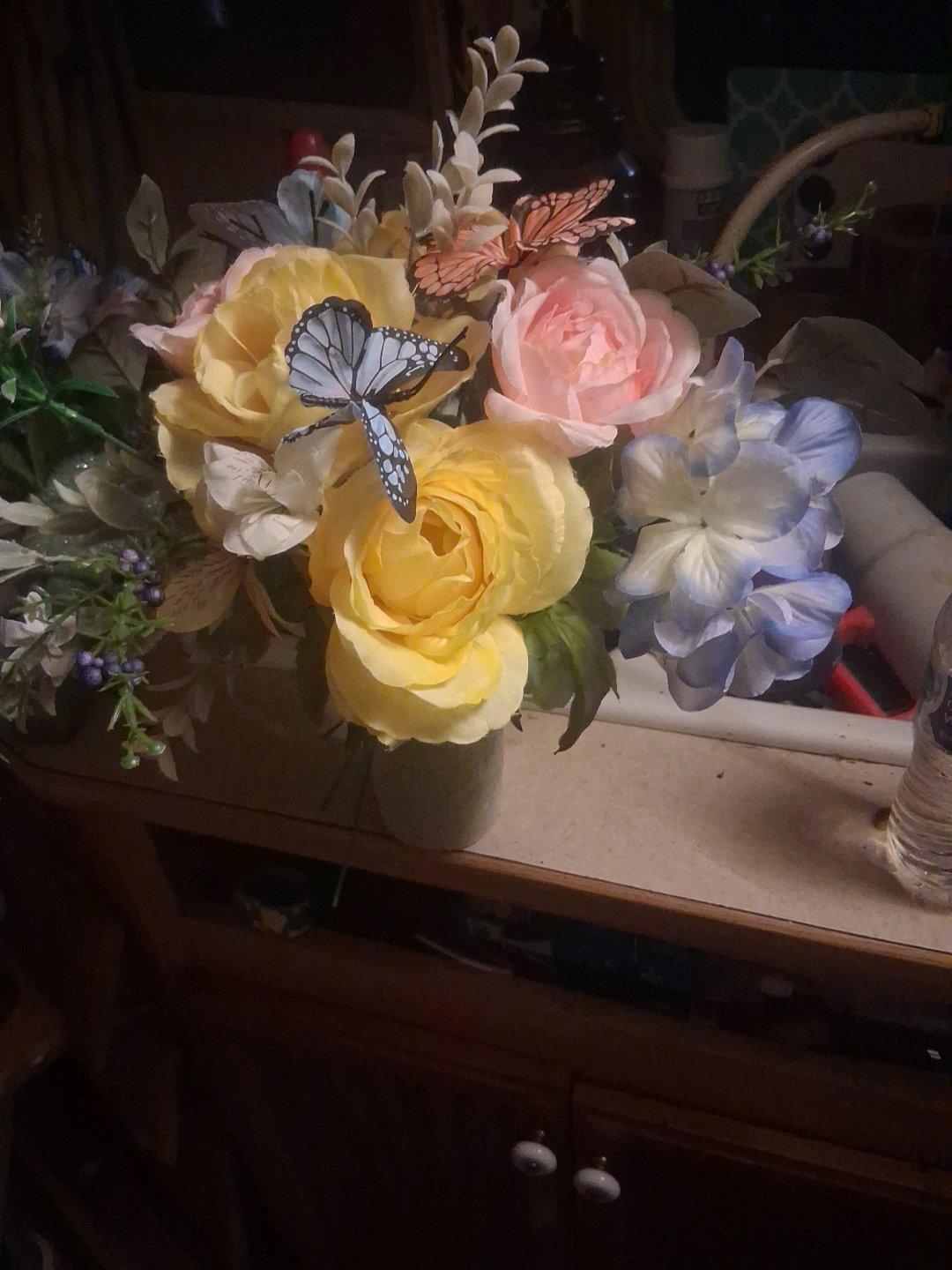 cemetery flower arragments vase style vase not inclused