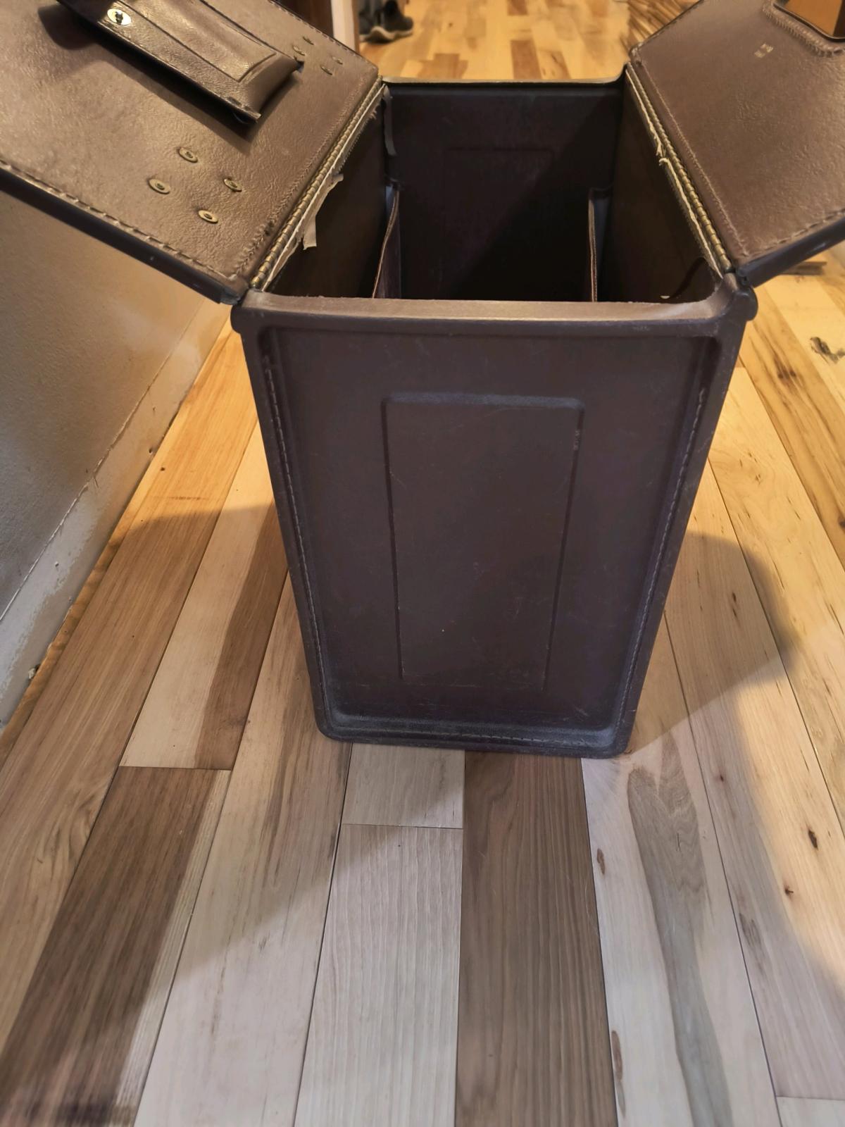 Briefcase - Warrensburg, Missouri - FleaMarketBay