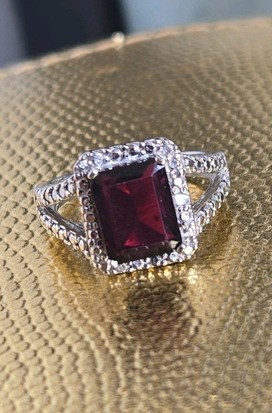 Sterling Silver Garnet  Diamond Chip Ring  Size 6 - Huntsville, Alabama