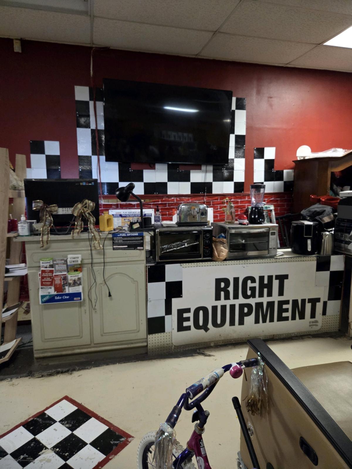 Big clearance sale - Chesapeake, Virginia