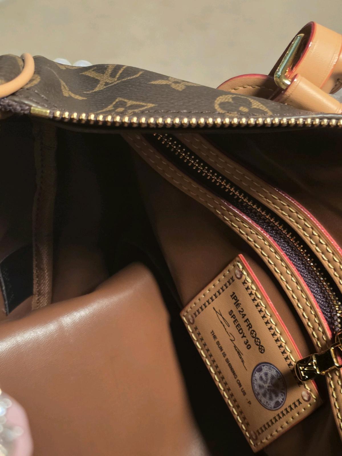 Louis vuitton - Addison, Michigan - FleaMarketBay