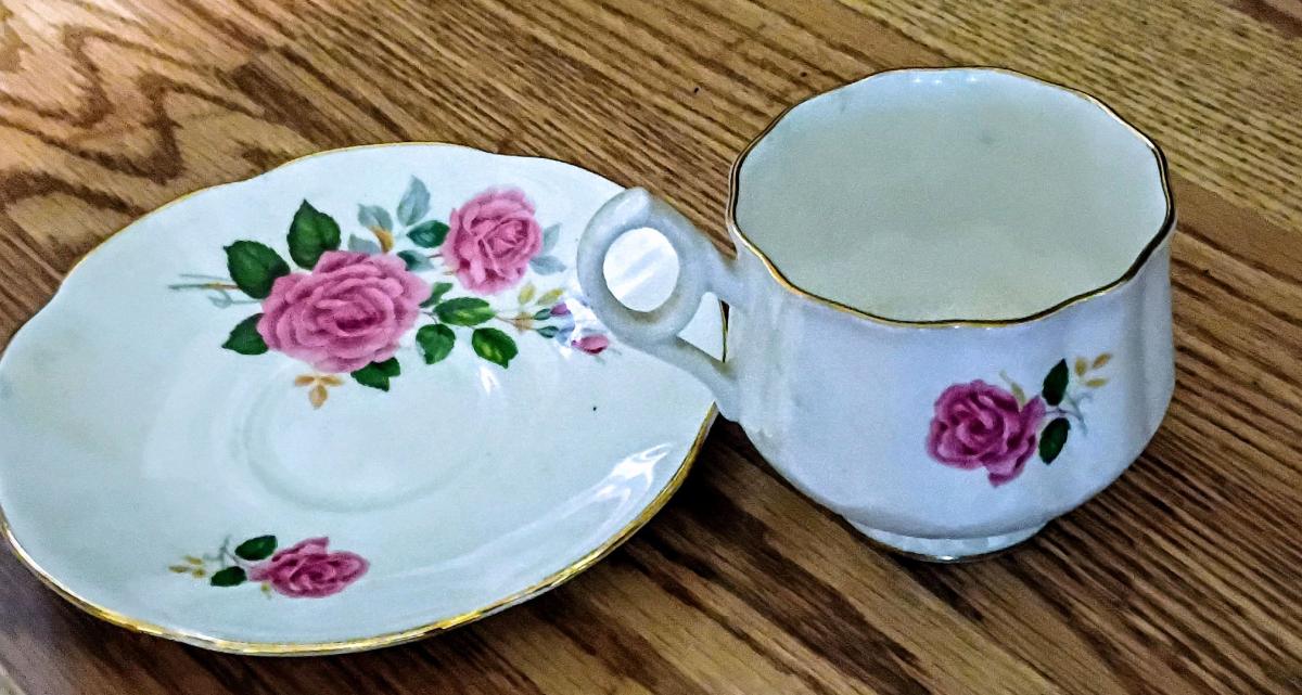 tea cup and saucer fine china set made in Japan - Elberton, Georgia - FleaMarketBay