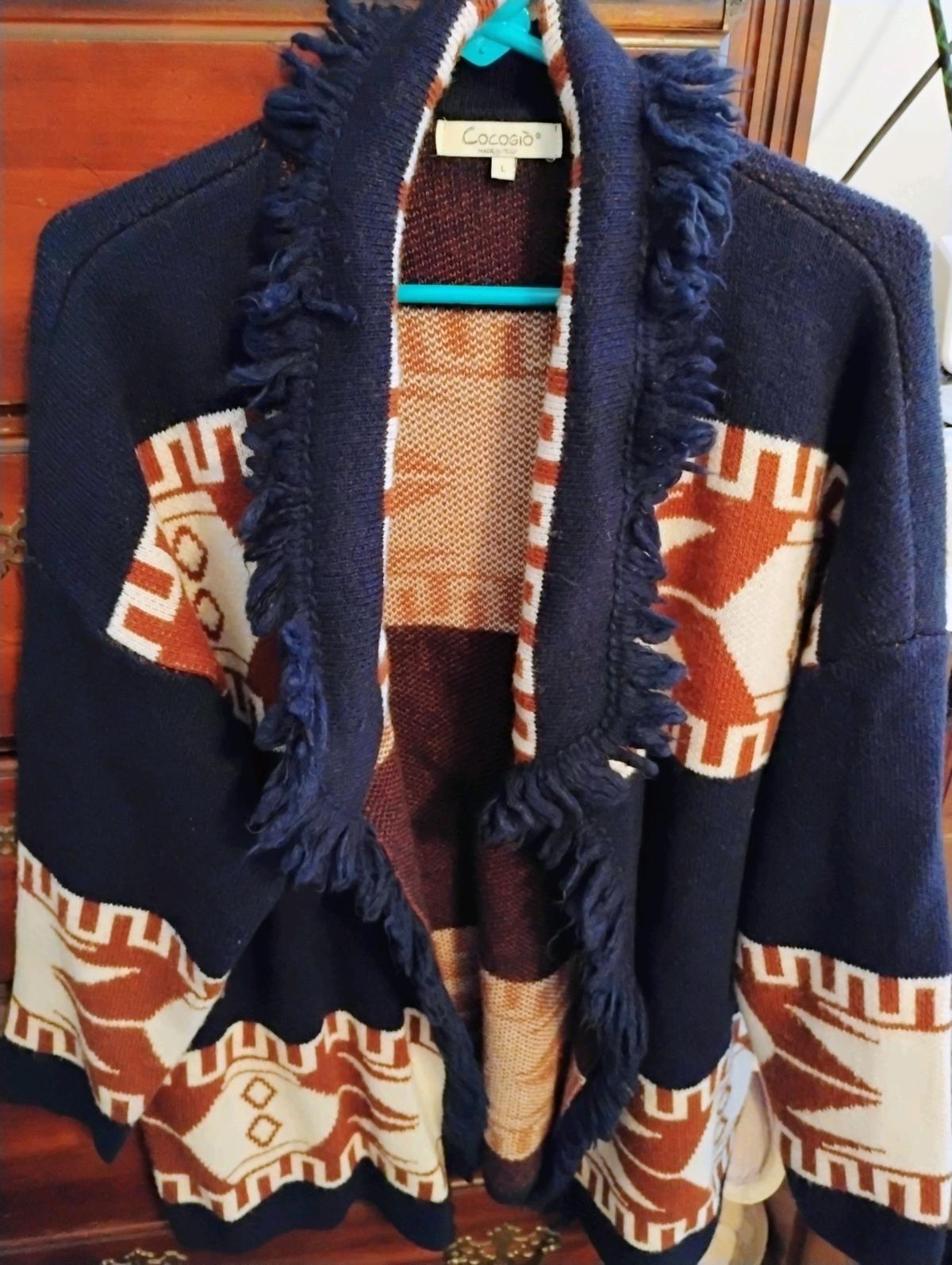 Cocoisc Long sleeve Sweater PreLoved Size Lg - Eastlake, Ohio