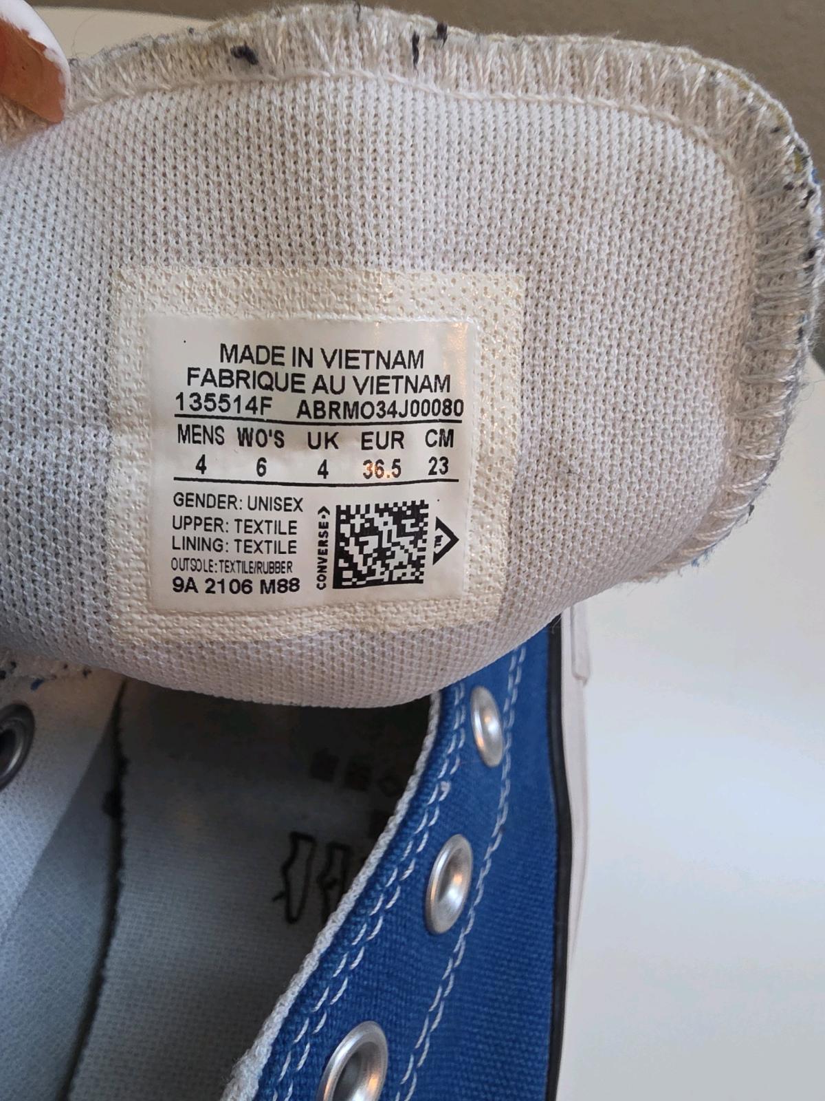 royal blue Converse - Riverside, California - FleaMarketBay