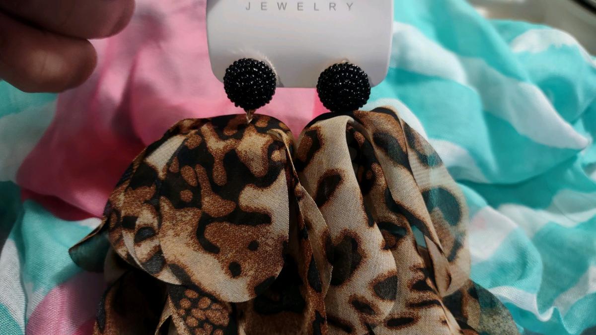 New earring set - Cumberland, Rhode Island - FleaMarketBay