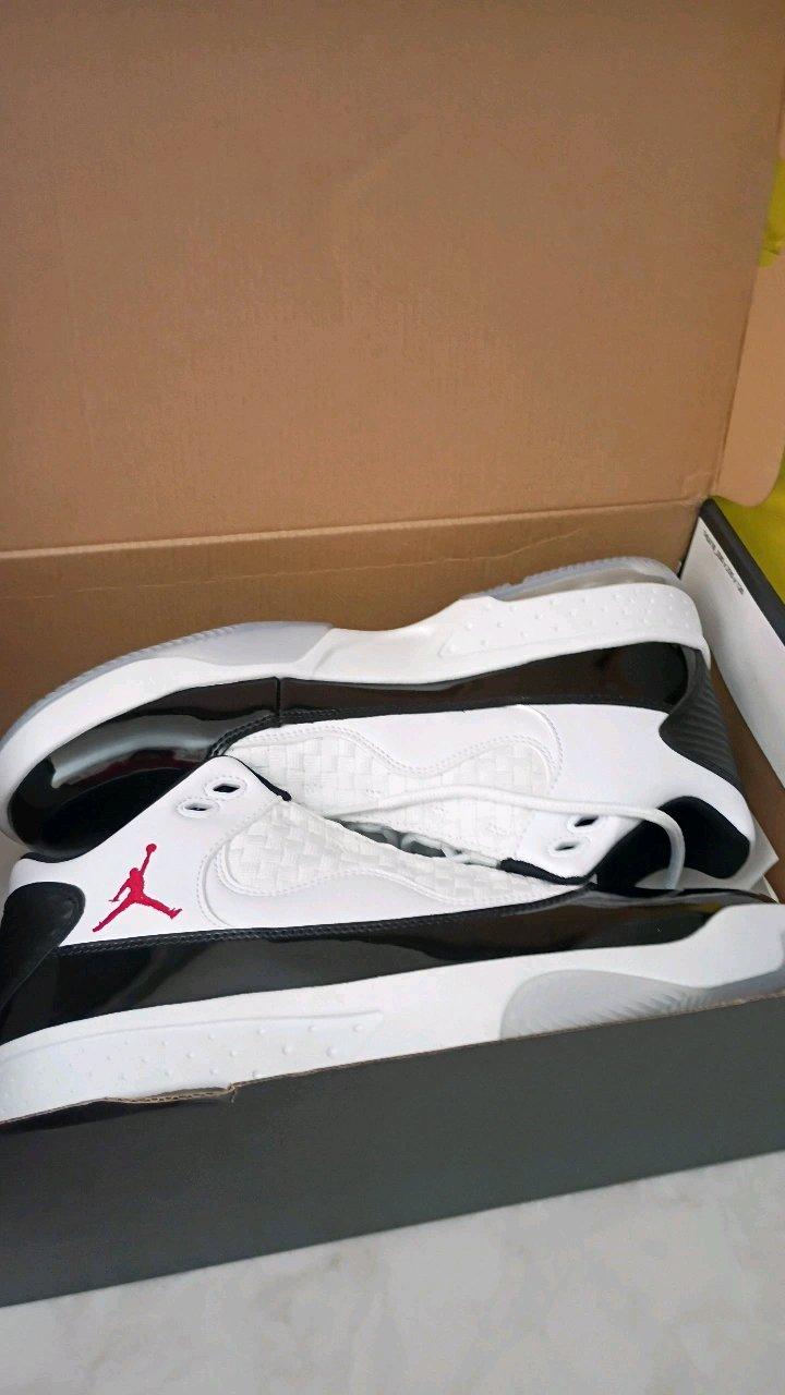 Jordan max aura 2