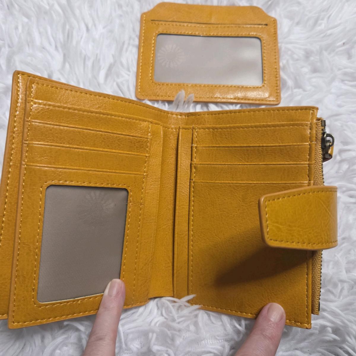 yellow wallet - Hazel Park, Michigan - FleaMarketBay