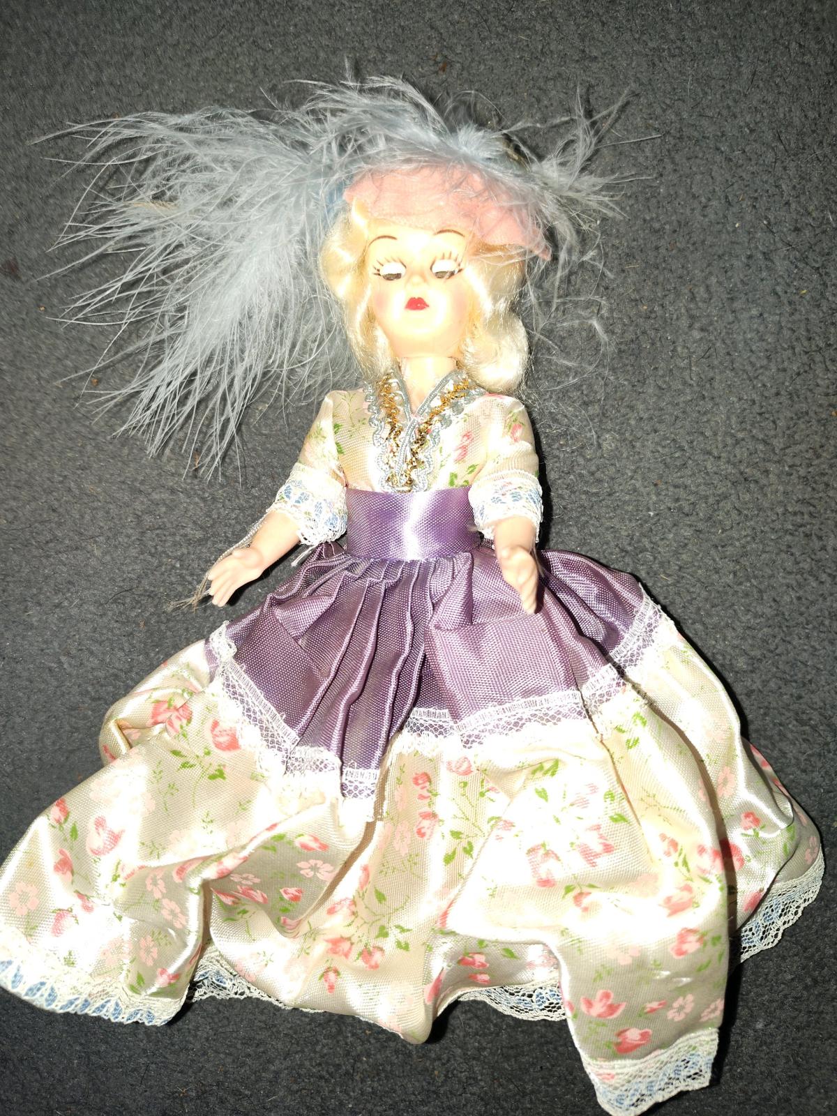 Madame Alexander dolls of the world collection 60s dolls - Red Bluff, California - FleaMarketBay