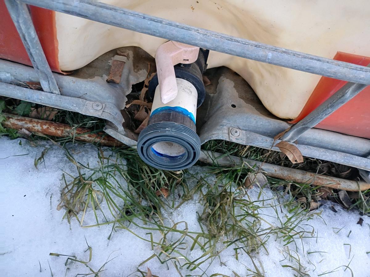 330 gallon fresh water tank with spigot - Abilene, Texas - FleaMarketBay