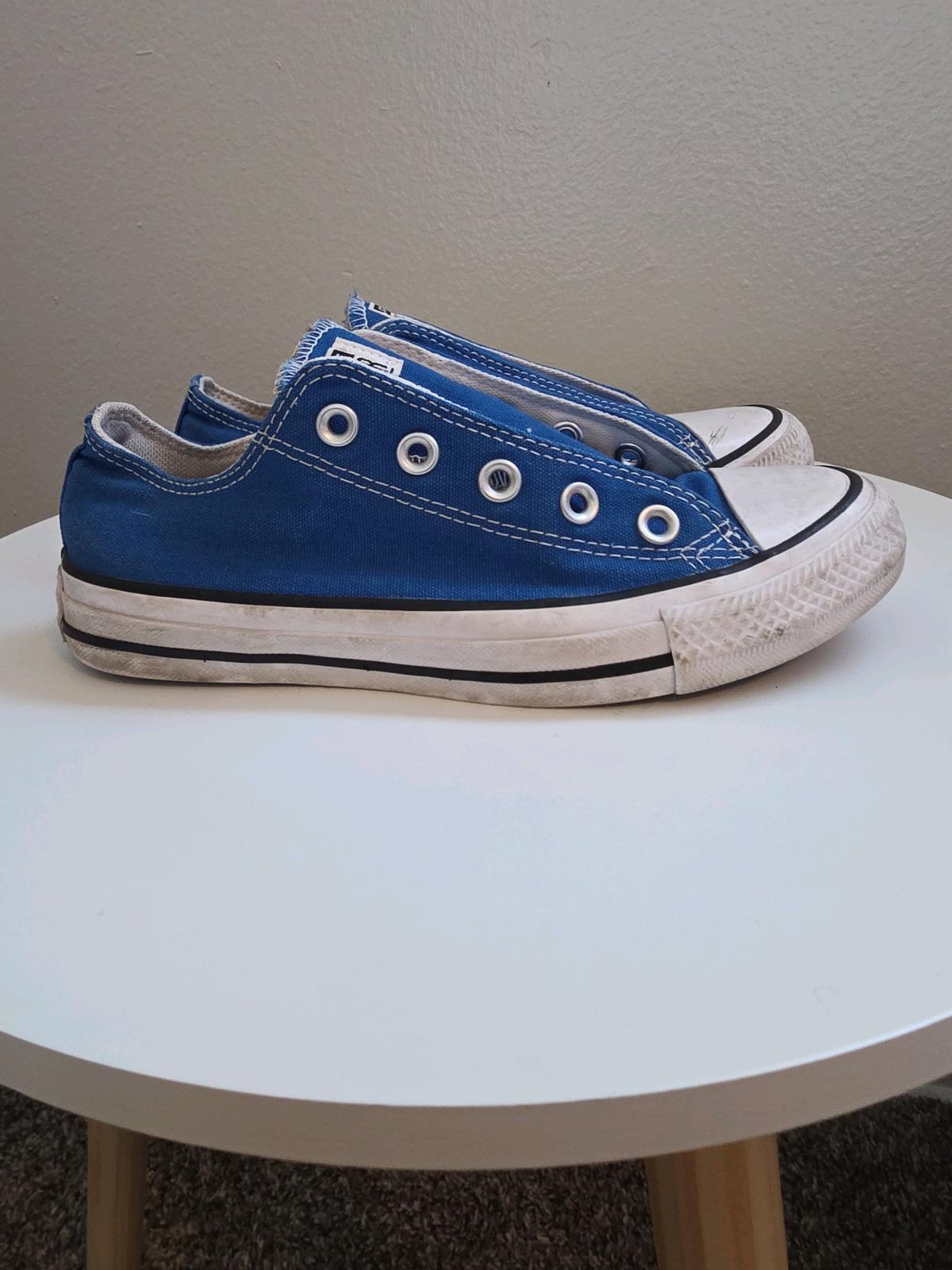 royal blue Converse - Riverside, California - FleaMarketBay