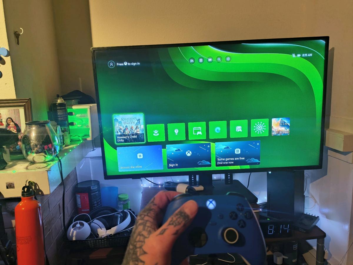 Xbox series x  1 TB one controller and cords - San Francisco, California - FleaMarketBay